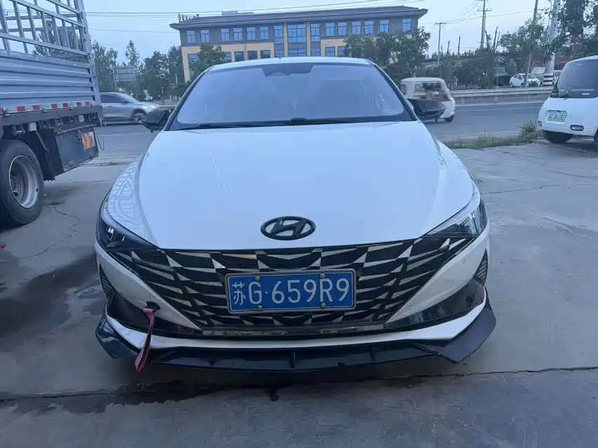 Hyundai Elantra 2022