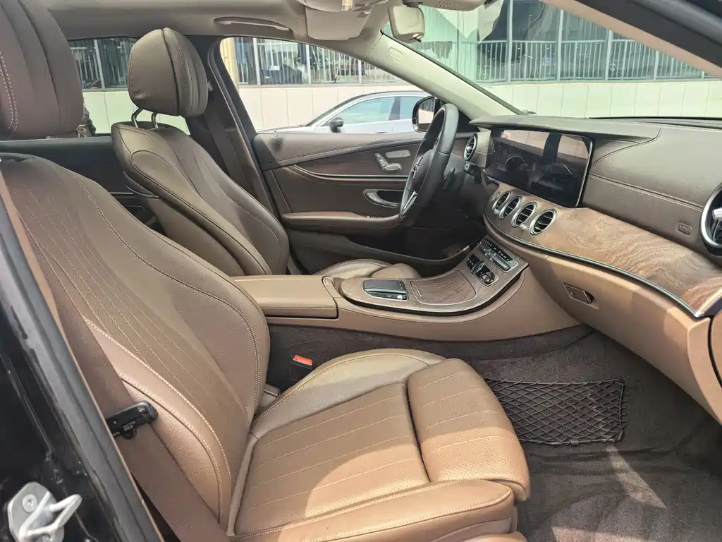 Mercedes-Benz E-Class 2020 — фото 15