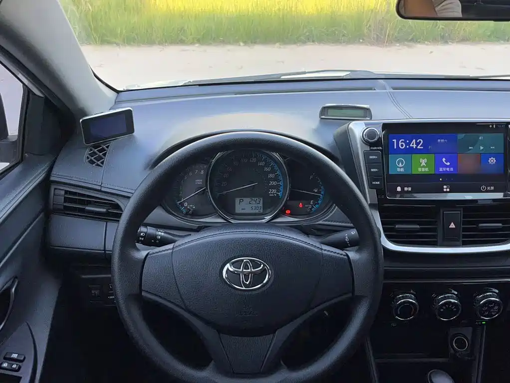 Toyota Yaris L 2017