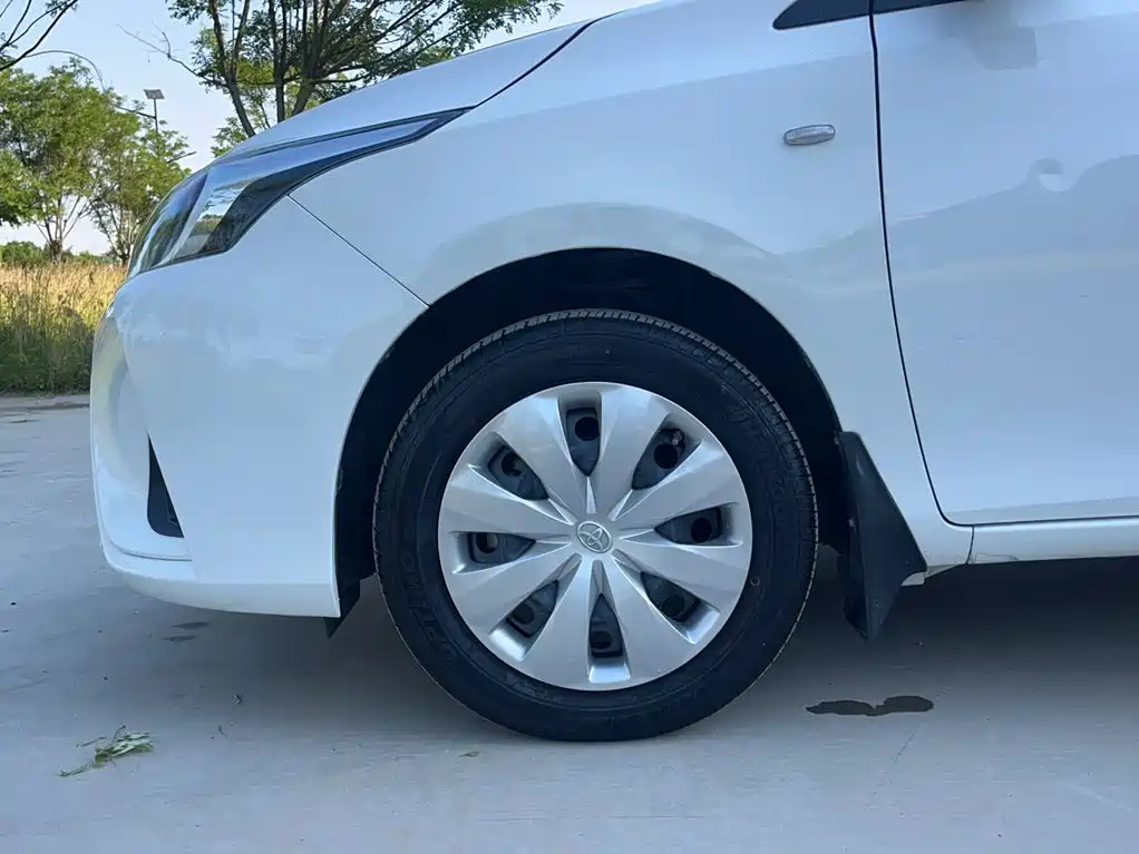 Toyota Yaris L 2017 — фото 22