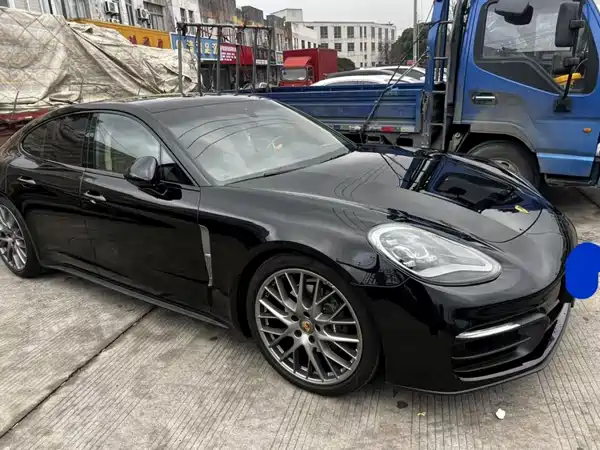 Porsche Panamera 2023