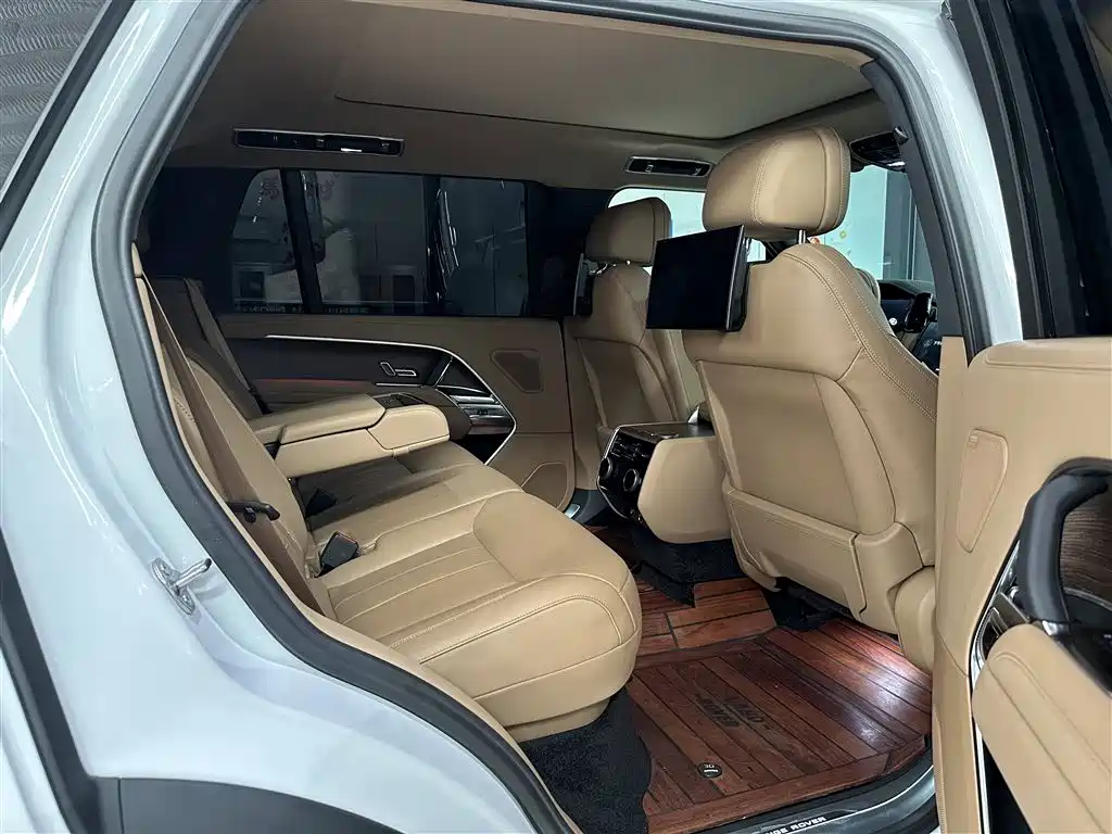 Land Rover Range Rover 2023 — фото 17