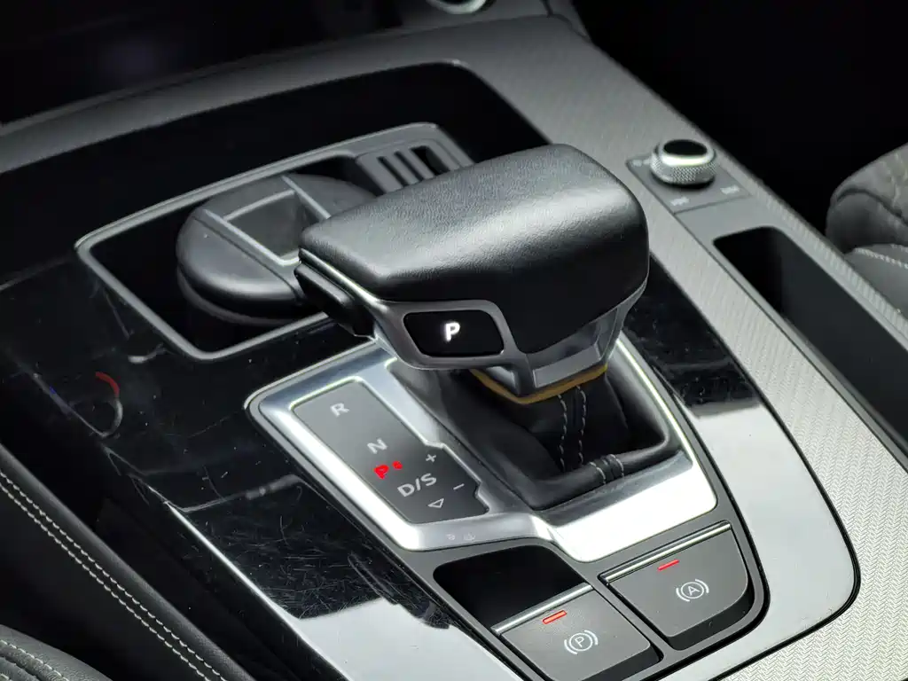 Audi Q5L Sportback 2022 — фото 14