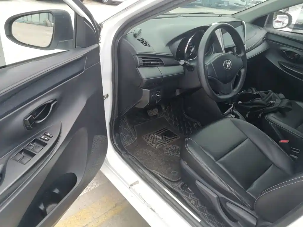 Toyota Yaris L 2019 — фото 16