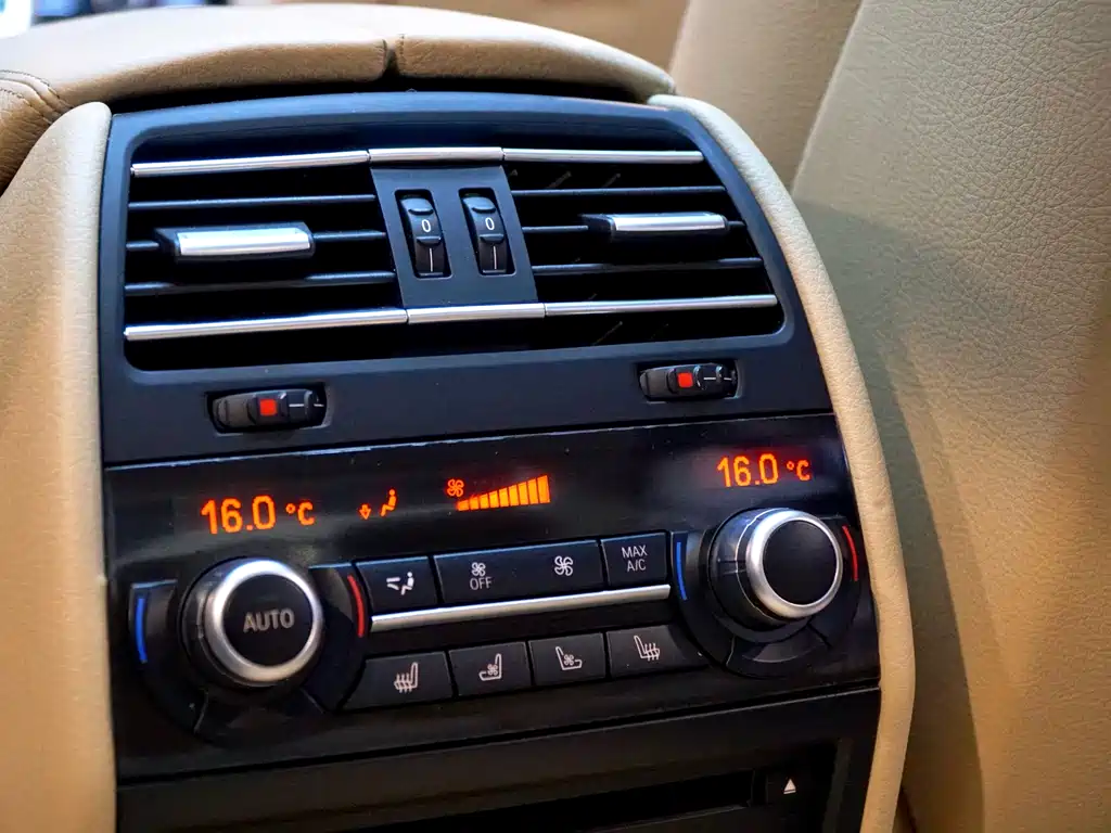 BMW 7 Series 2012 — фото 11