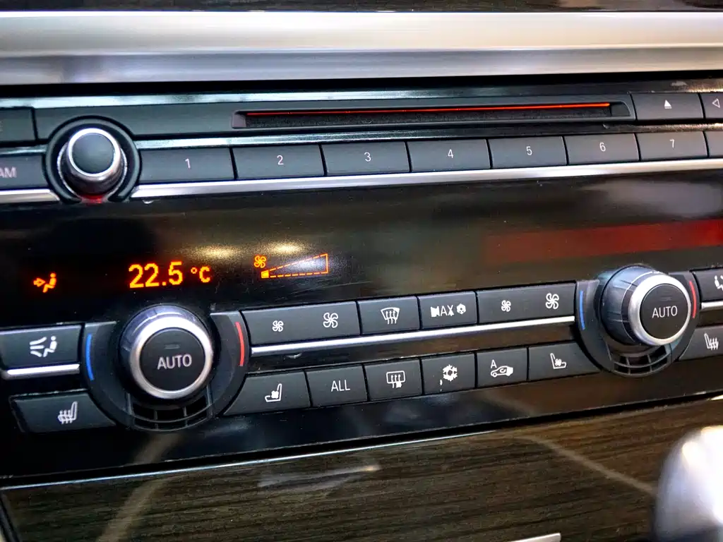 BMW 7 Series 2012 — фото 18