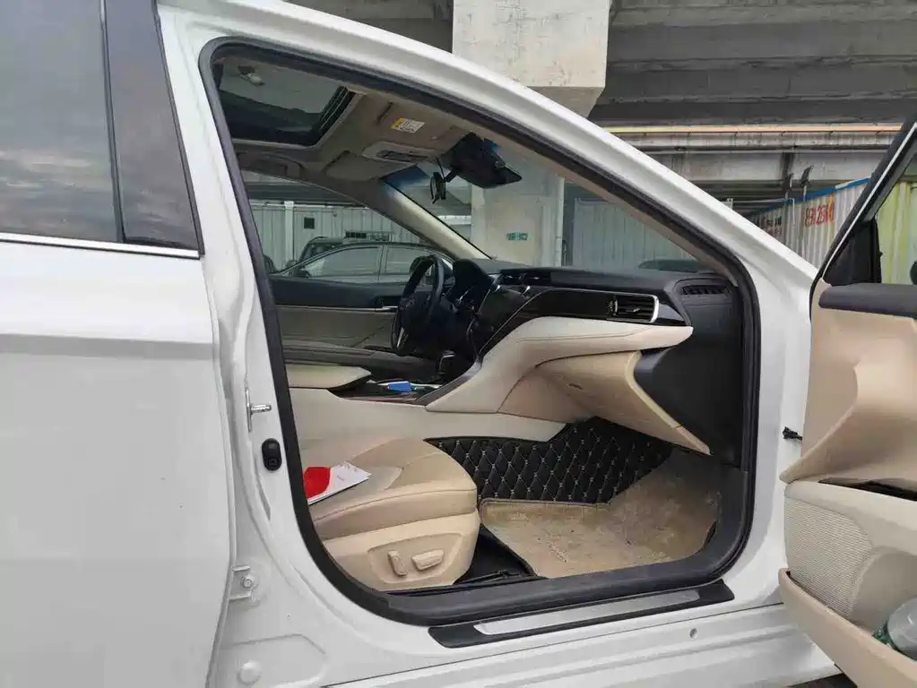 Toyota Camry 2020 — фото 12