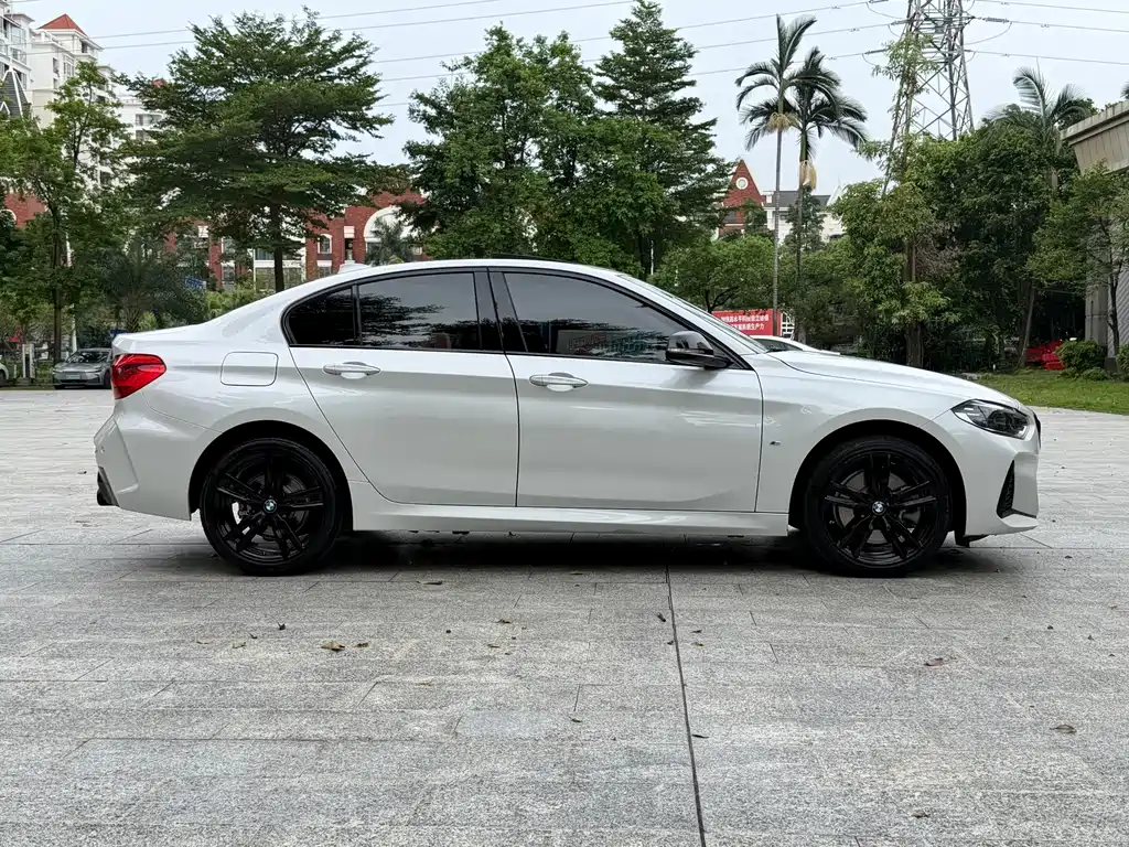 BMW 1 Series 2021 — фото 13