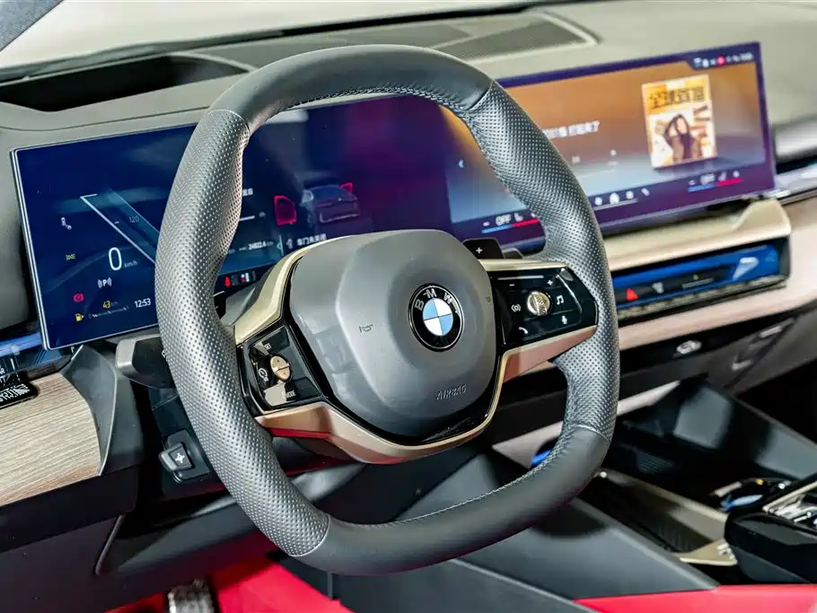 BMW 5 Series 2025 — фото 12