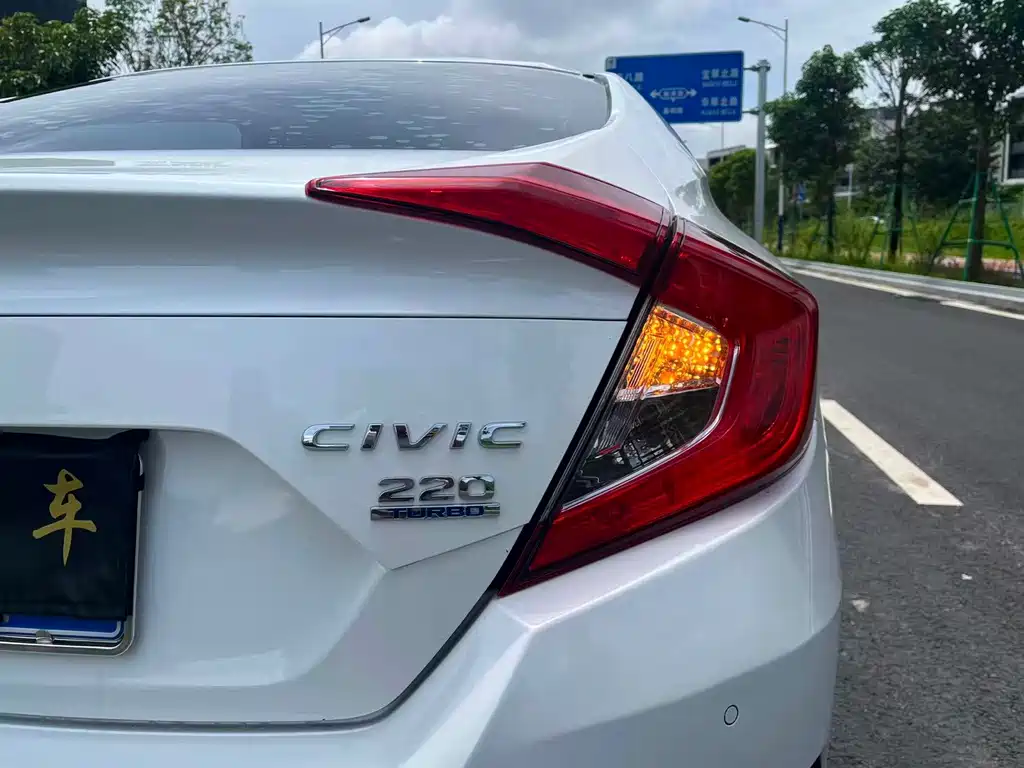 Honda Civic 2018 — фото 16
