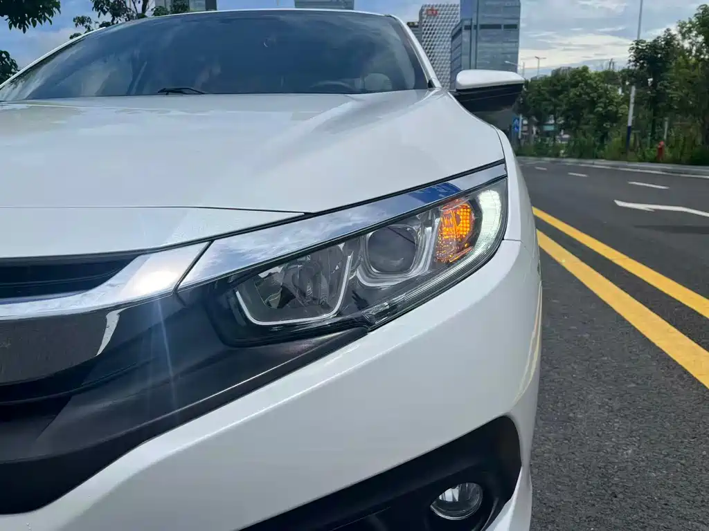Honda Civic 2018 — фото 15