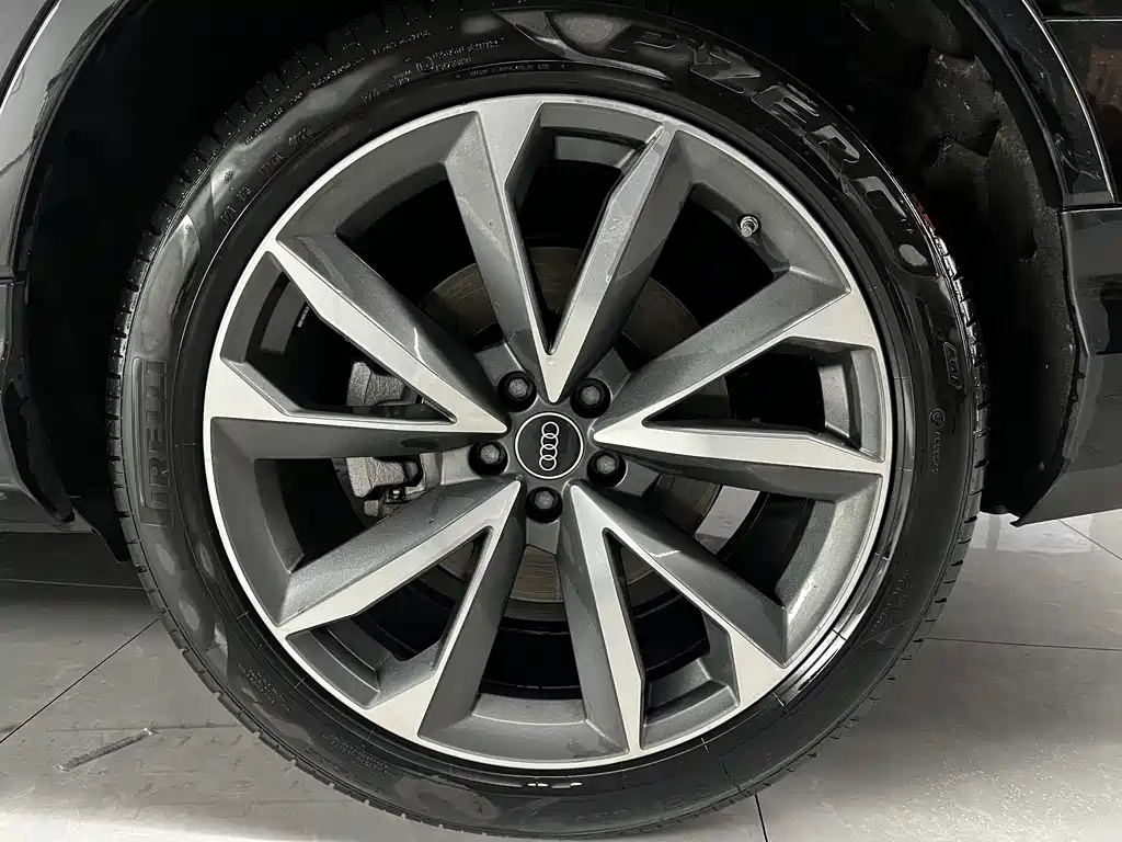 Audi Q7 2023 — фото 16