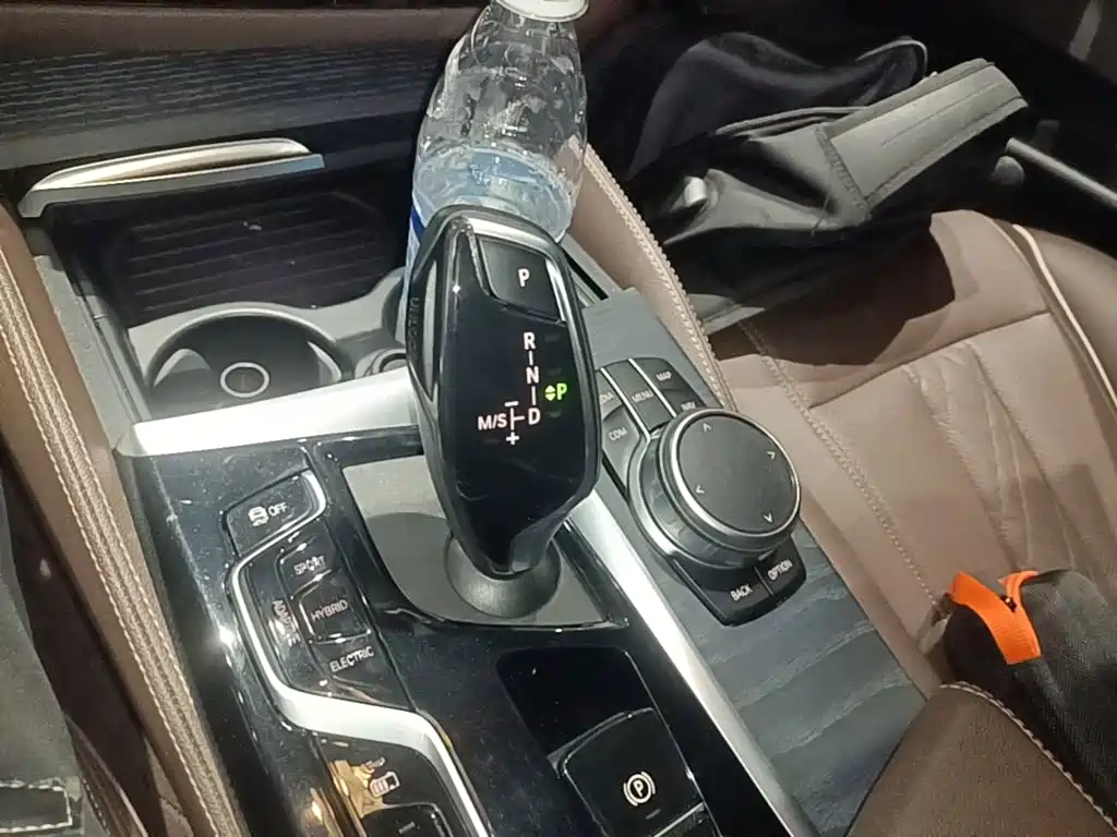 BMW 5 Series New Energy 2021 — фото 14