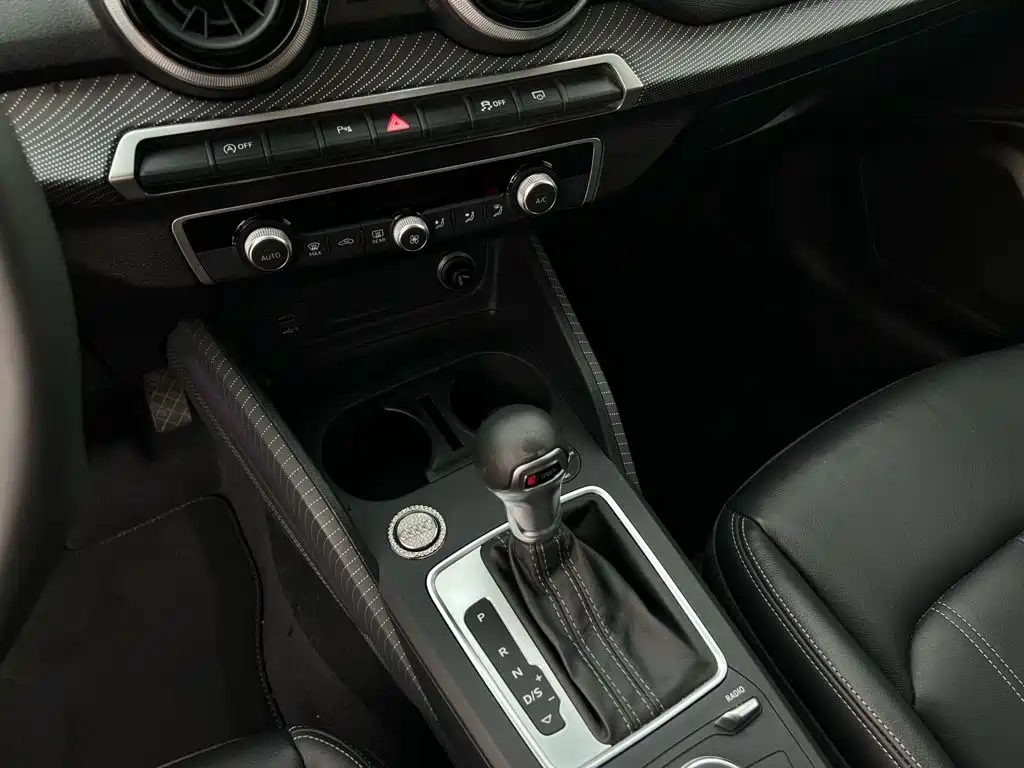 Audi Q2L 2022 — фото 14