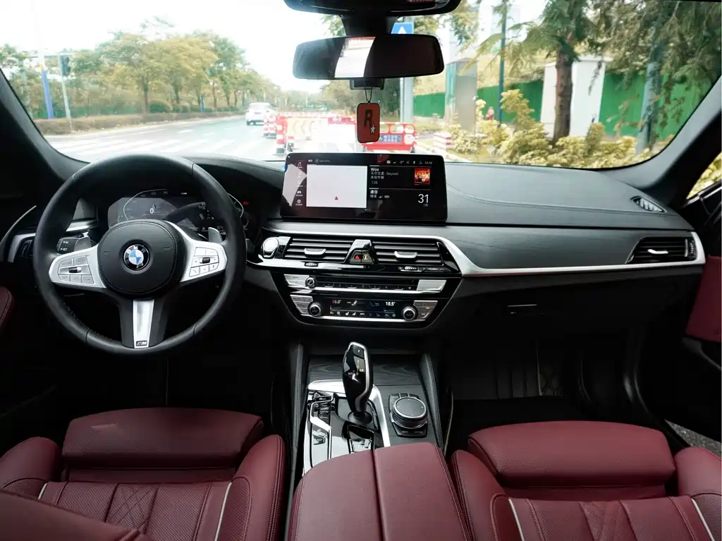 BMW 5 Series 2022 — фото 21