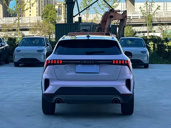 Lynk & Co 06 2022