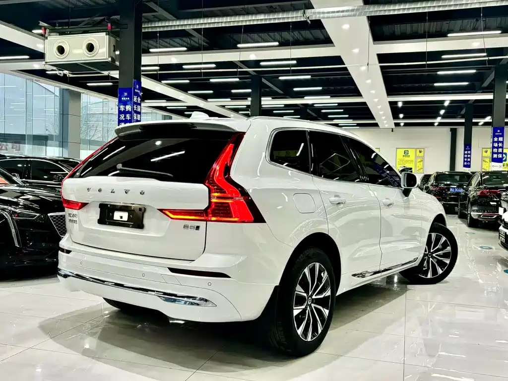 Volvo XC60 2024 — фото 9