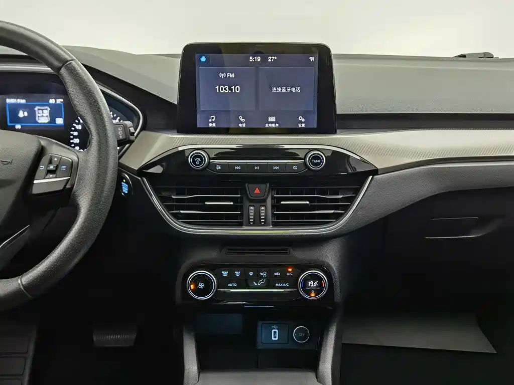 Ford Focus 2019 — фото 12