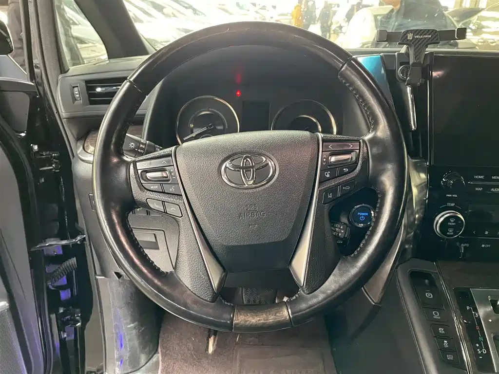 Toyota Vellfire 2022 — фото 10