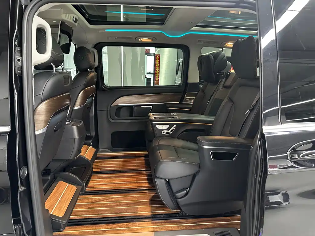 Mercedes-Benz V-Class 2022 — фото 22