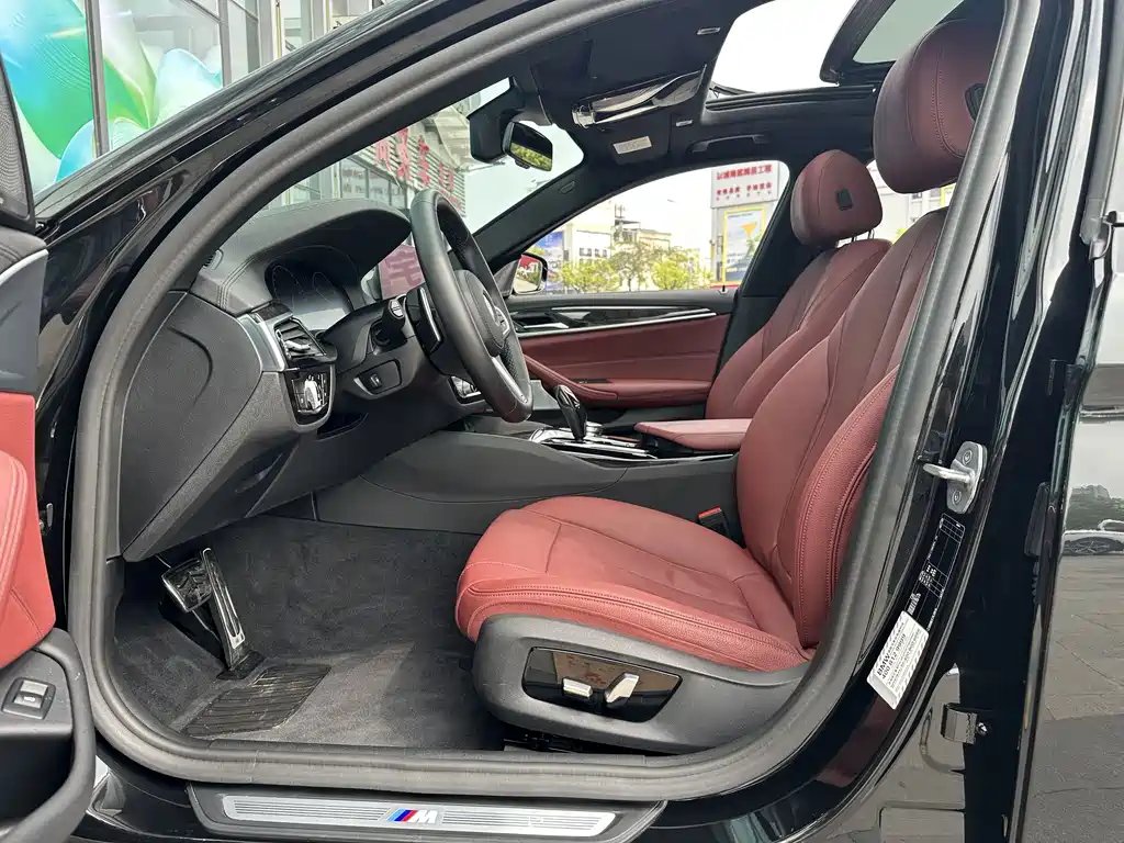 BMW 5 Series 2019 — фото 14