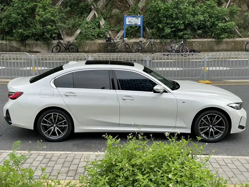 BMW 3 Series 2023 — фото 18