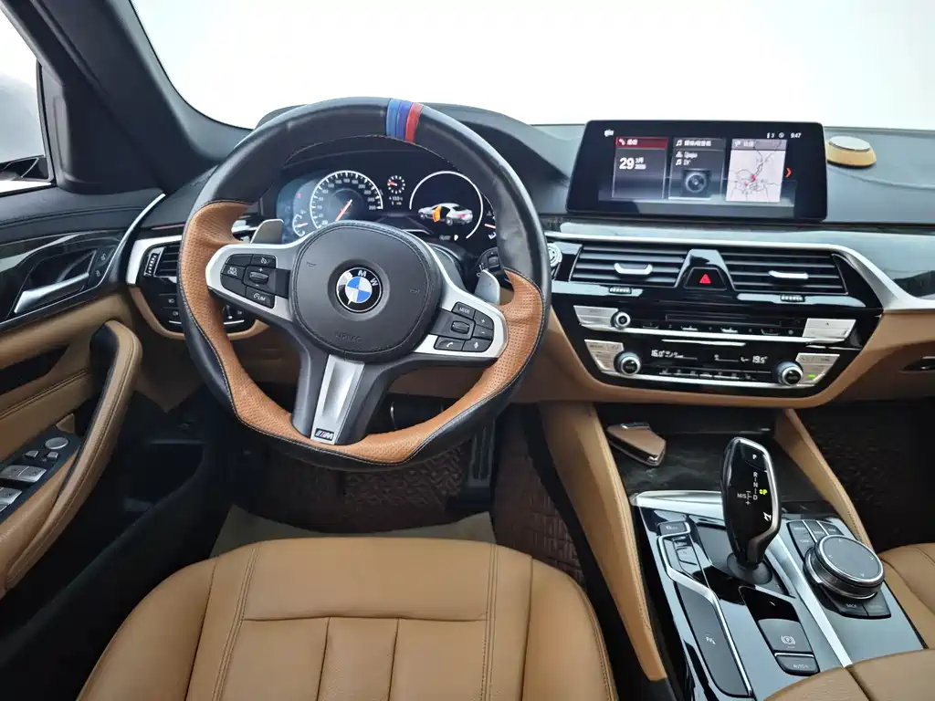 BMW 5 Series 2019 — фото 8