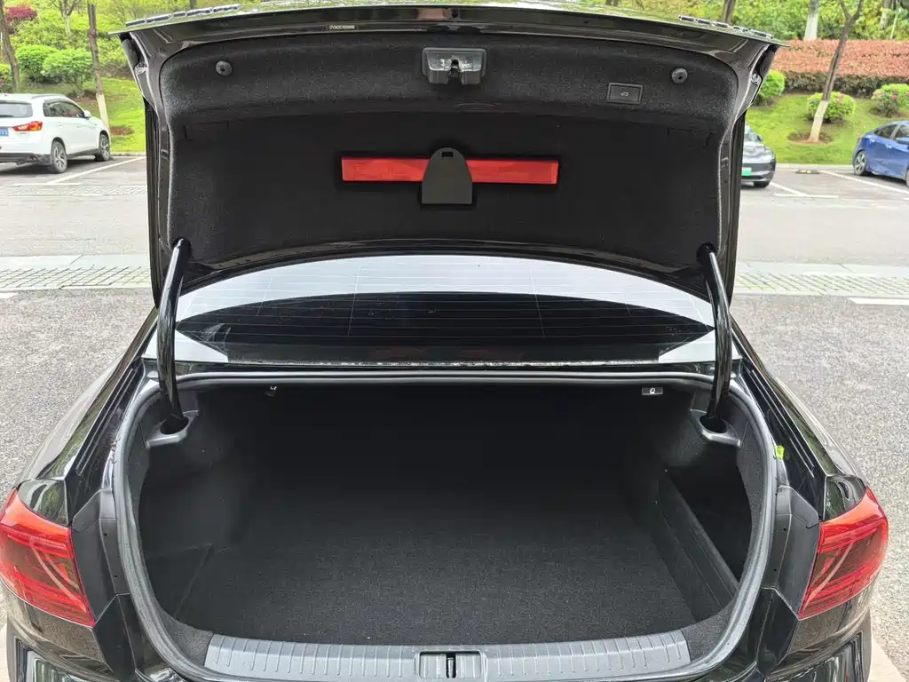 Volkswagen Magotan 2023 — фото 9