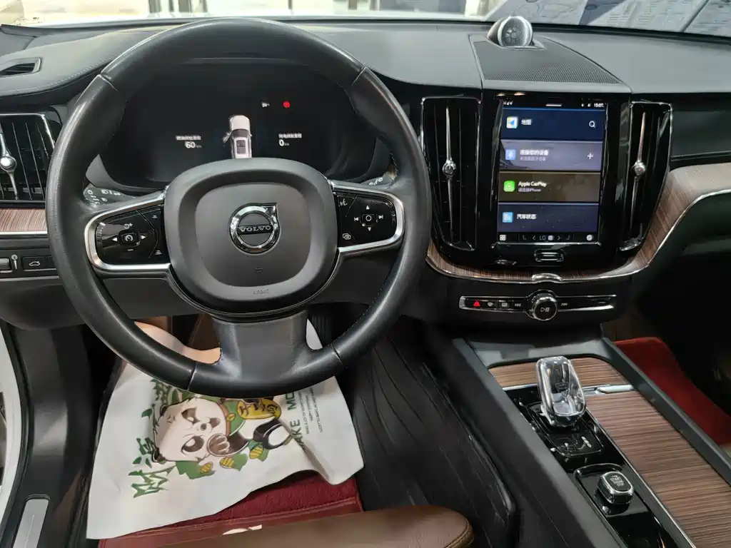 Volvo XC60 Plug-In Hybrid 2022 — фото 8
