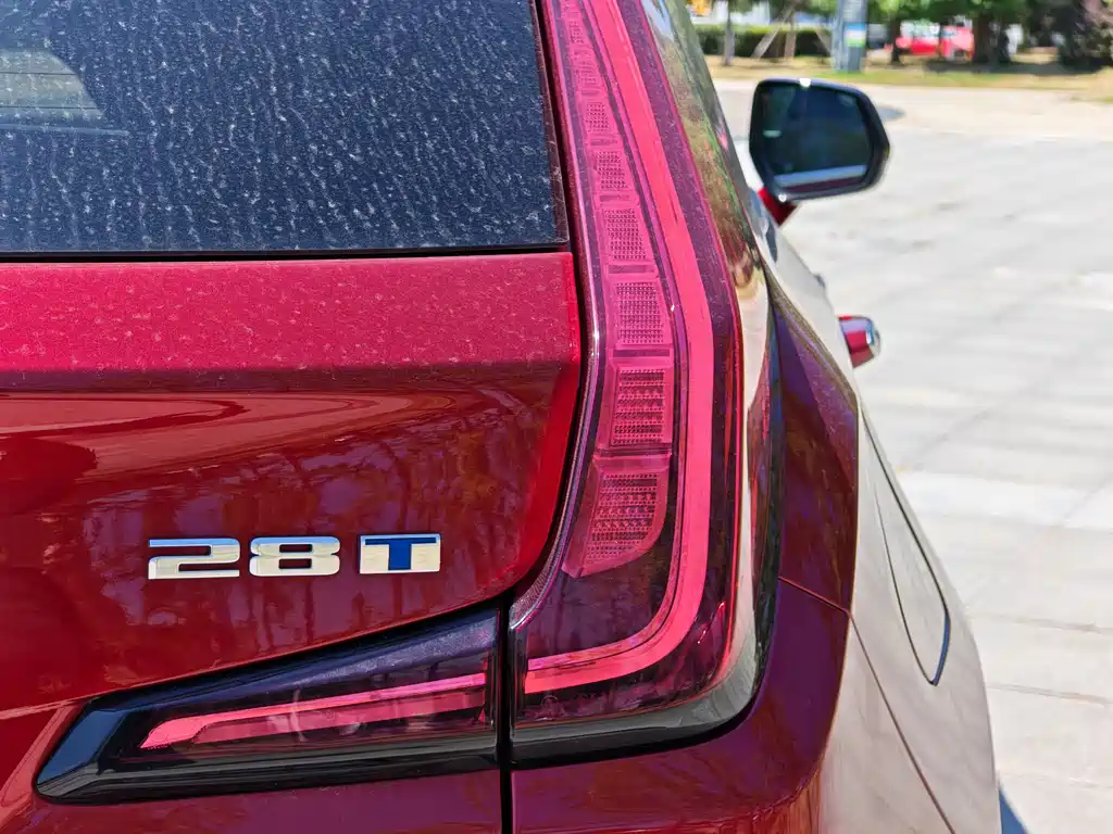 Cadillac XT4 2025 — фото 12