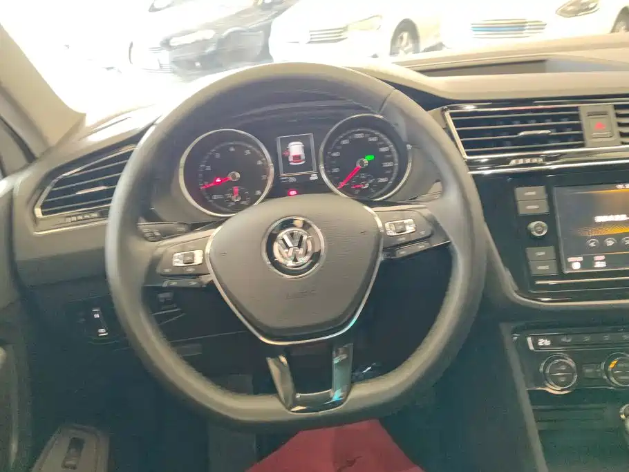 Volkswagen Tiguan L 2019 — фото 15