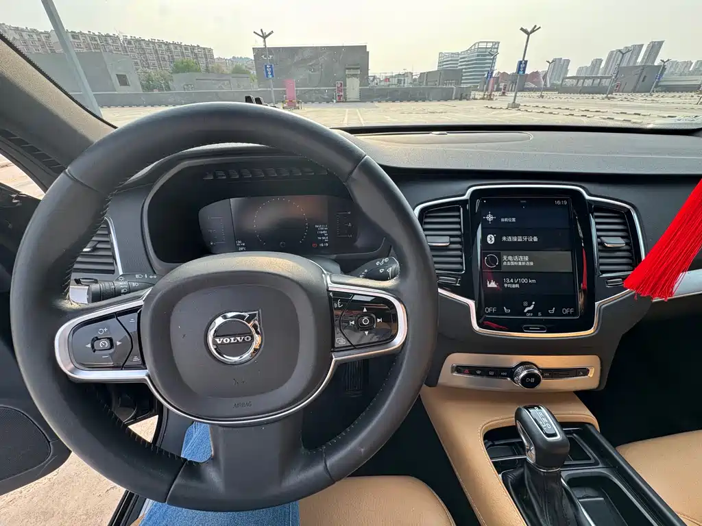 Volvo XC90 2017 — фото 10