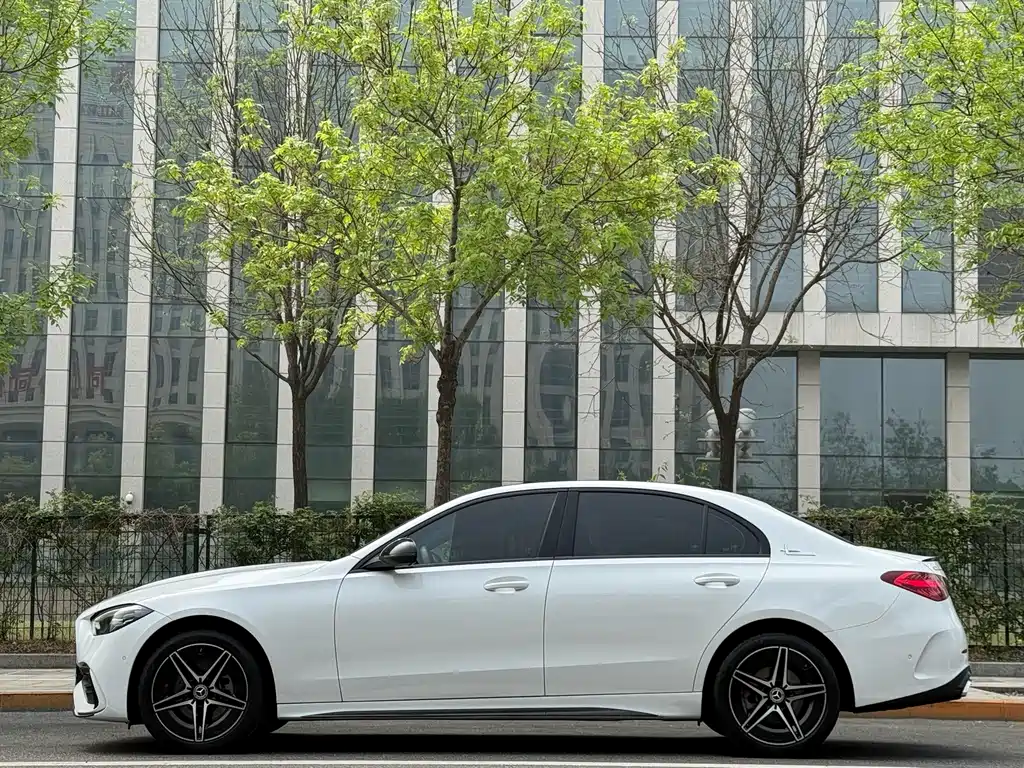 Mercedes-Benz C-Class 2023 — фото 10