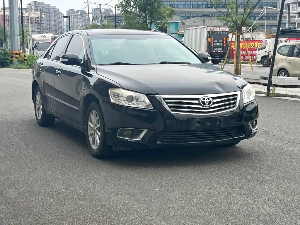 Toyota Camry 2010 — фото 3