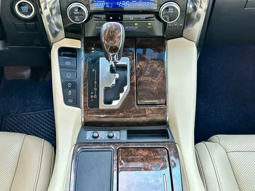 Toyota Alphard 2019 — фото 29