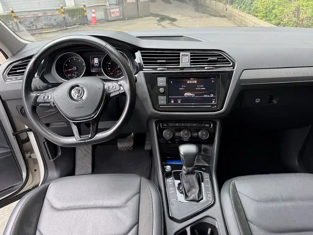 Volkswagen Tiguan L 2020 — фото 14