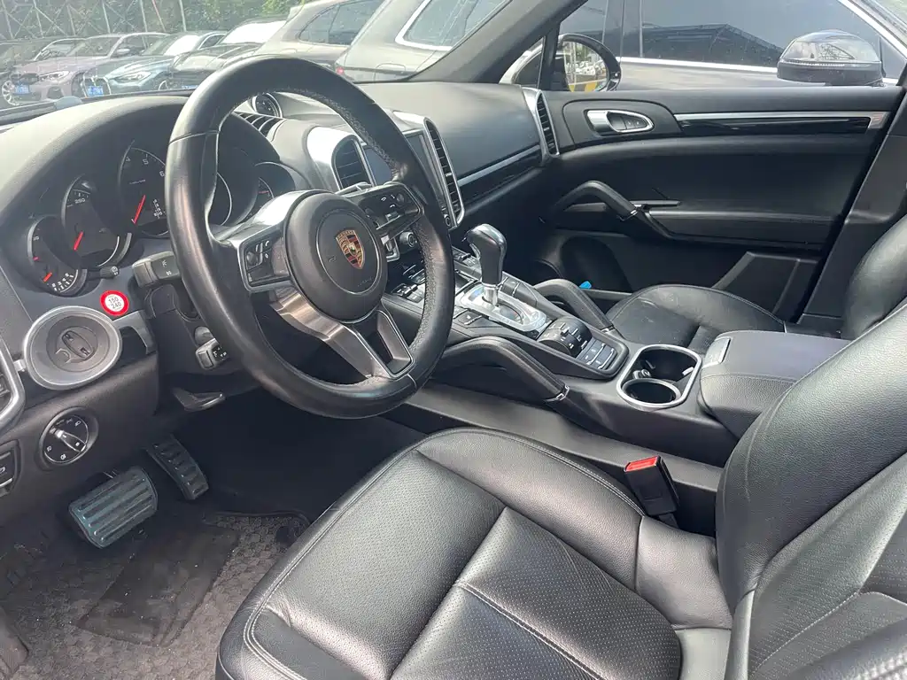 Porsche Cayenne 2017 — фото 14