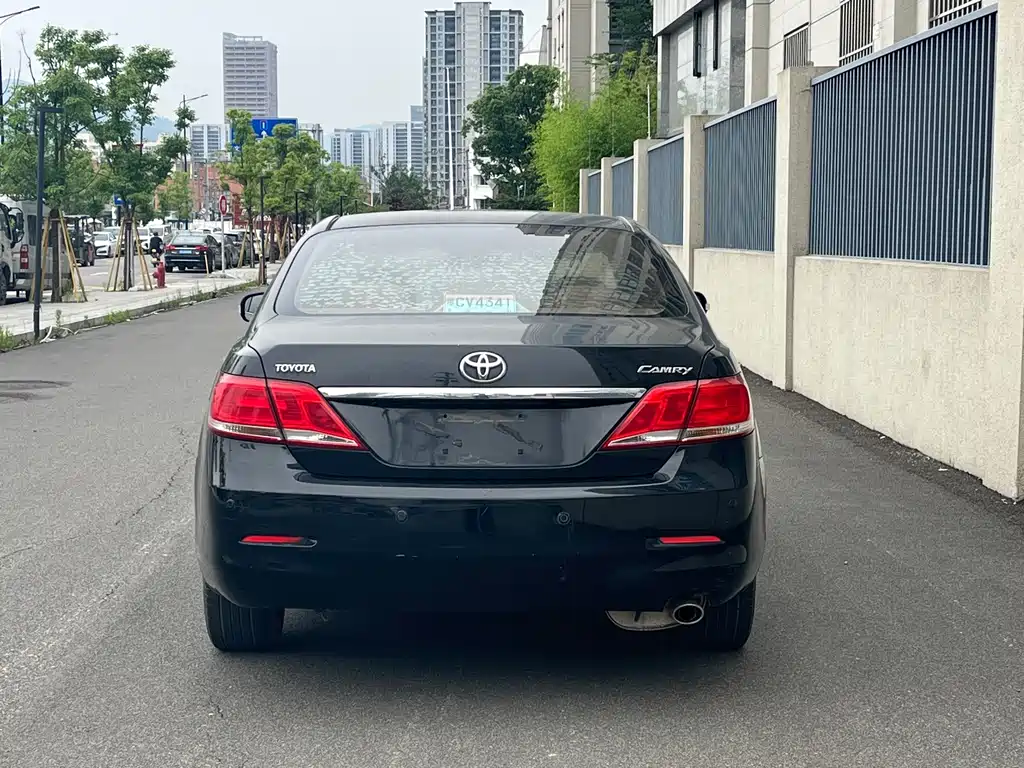 Toyota Camry 2010 — фото 6