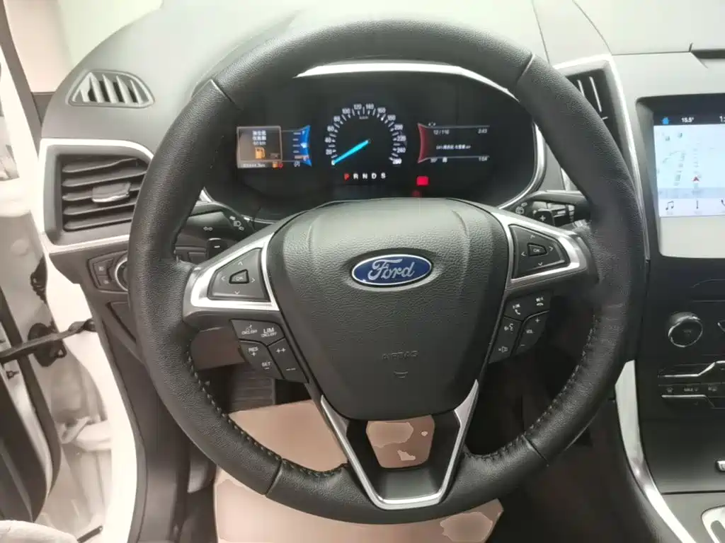 Ford Edge 2019 — фото 11