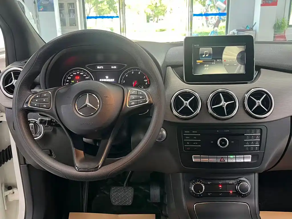 Mercedes-Benz B-Class 2016 — фото 12