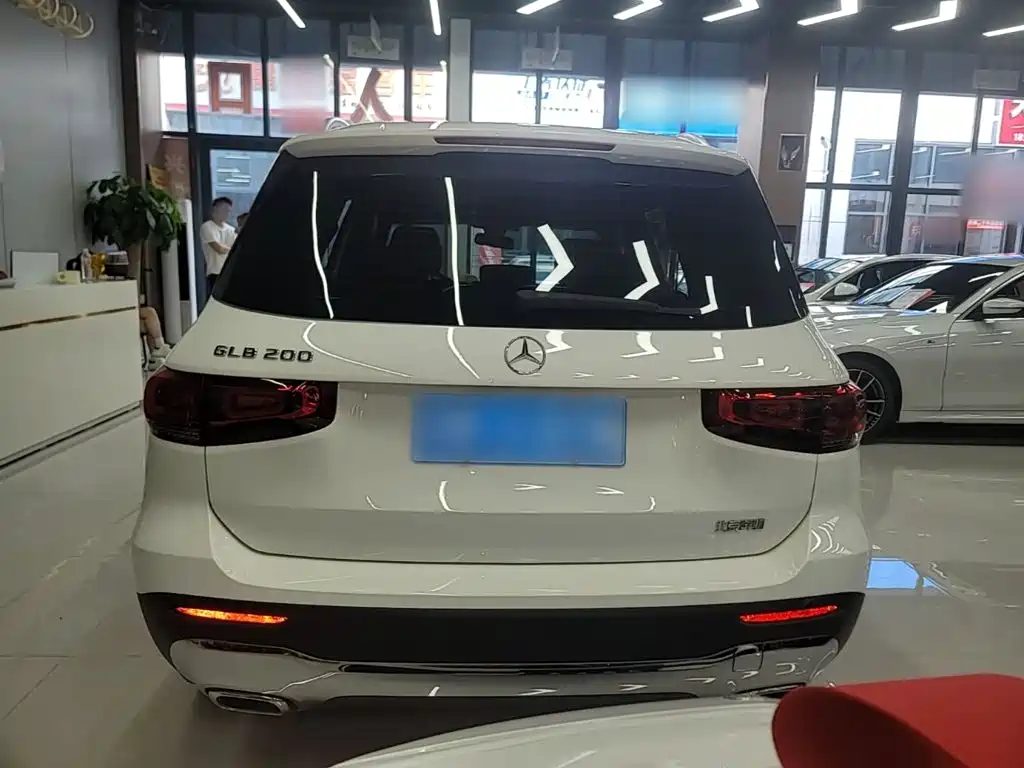 Mercedes-Benz GLB 2023
