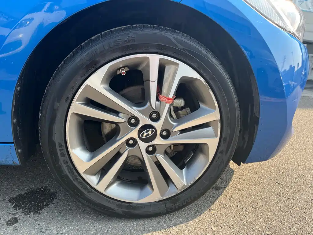 Hyundai Elantra 2017 — фото 8