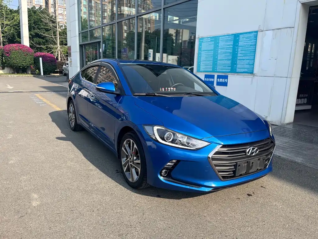 Hyundai Elantra 2017 — фото 10