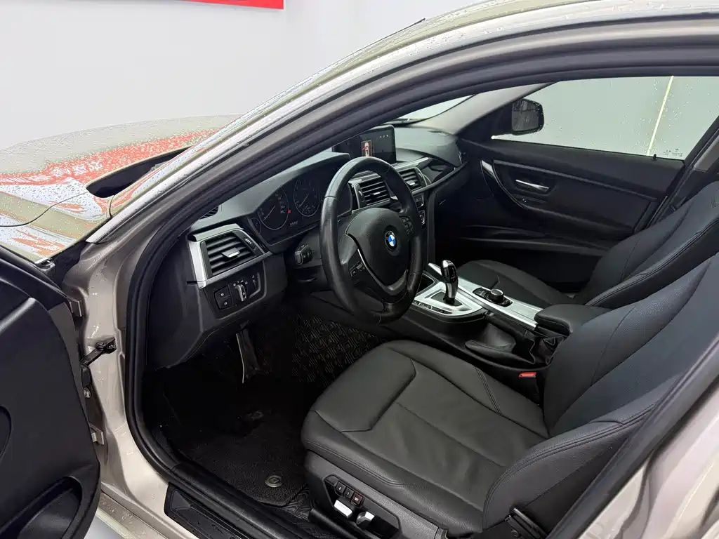 BMW 3 Series 2017 — фото 10