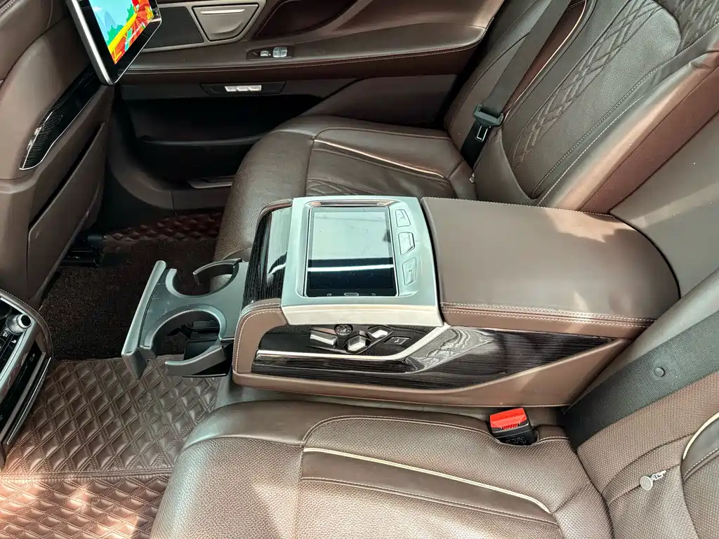 BMW 7 Series 2018 — фото 9