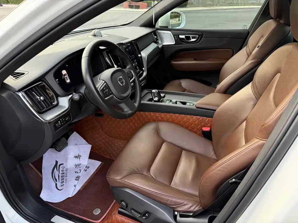 Volvo XC60 2022
