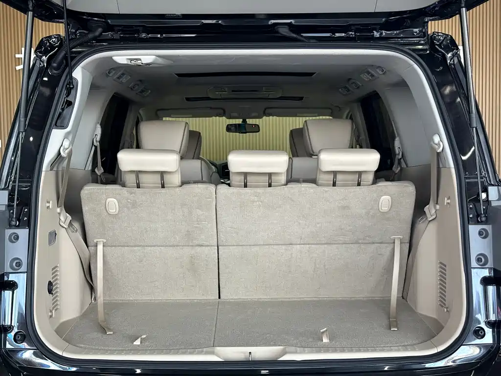 Nissan Quest 2017 — фото 15