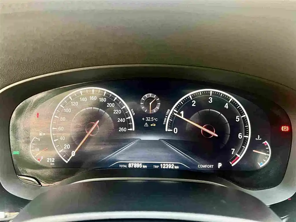 BMW 5 Series 2019 — фото 12