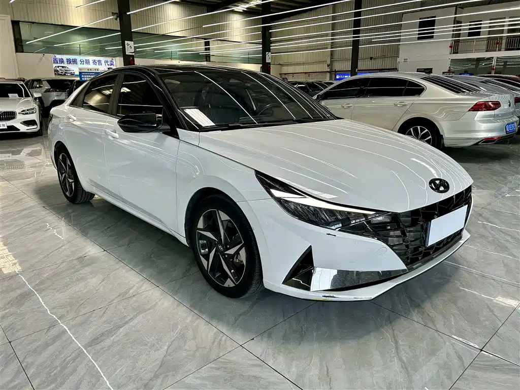 Hyundai Elantra 2023 — фото 3