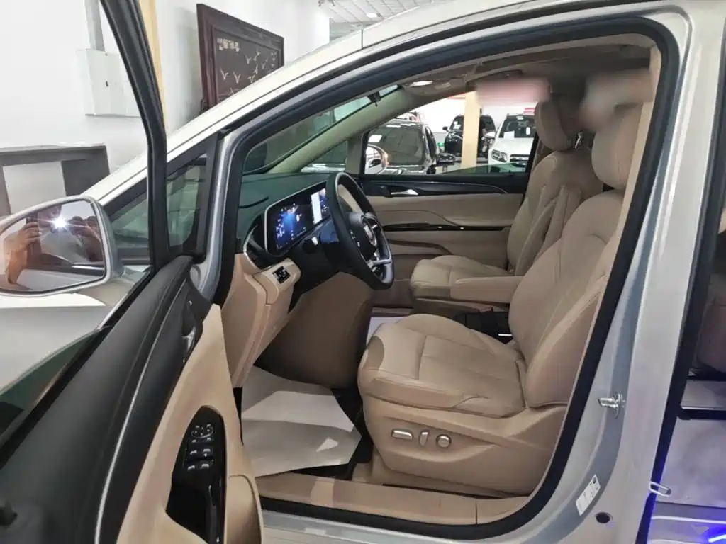 Buick GL8 New Energy 2025 — фото 16